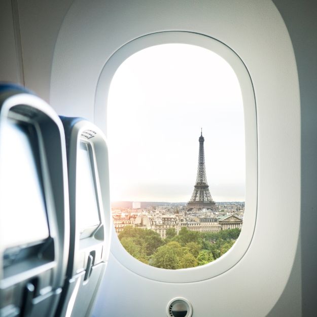Transfert aéroport Paris en SUV 100 % électrique avec CRÉNOLIA